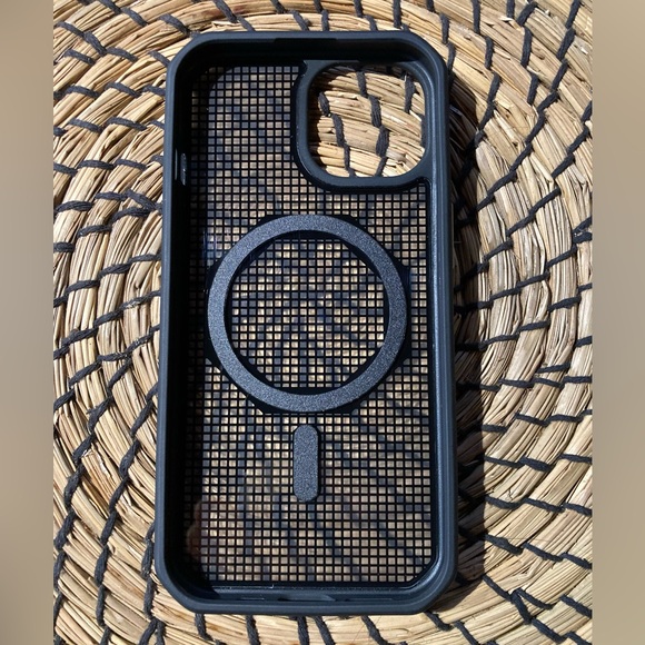 Carson & Quinn Illusive Case iPhone 13/14 - Picture 4 of 9